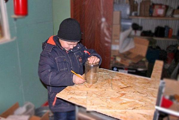 décrire les détails de la mangeoire à écureuil