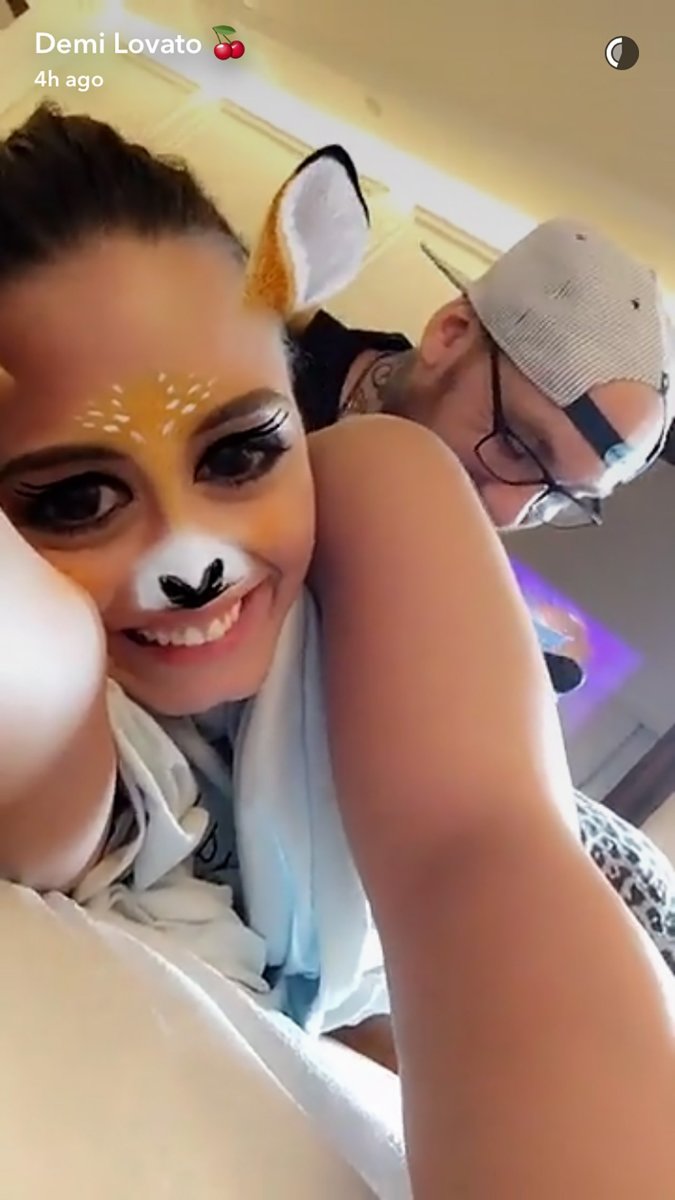 Demi Lovato Traumfänger Brustkorb Tattoo1