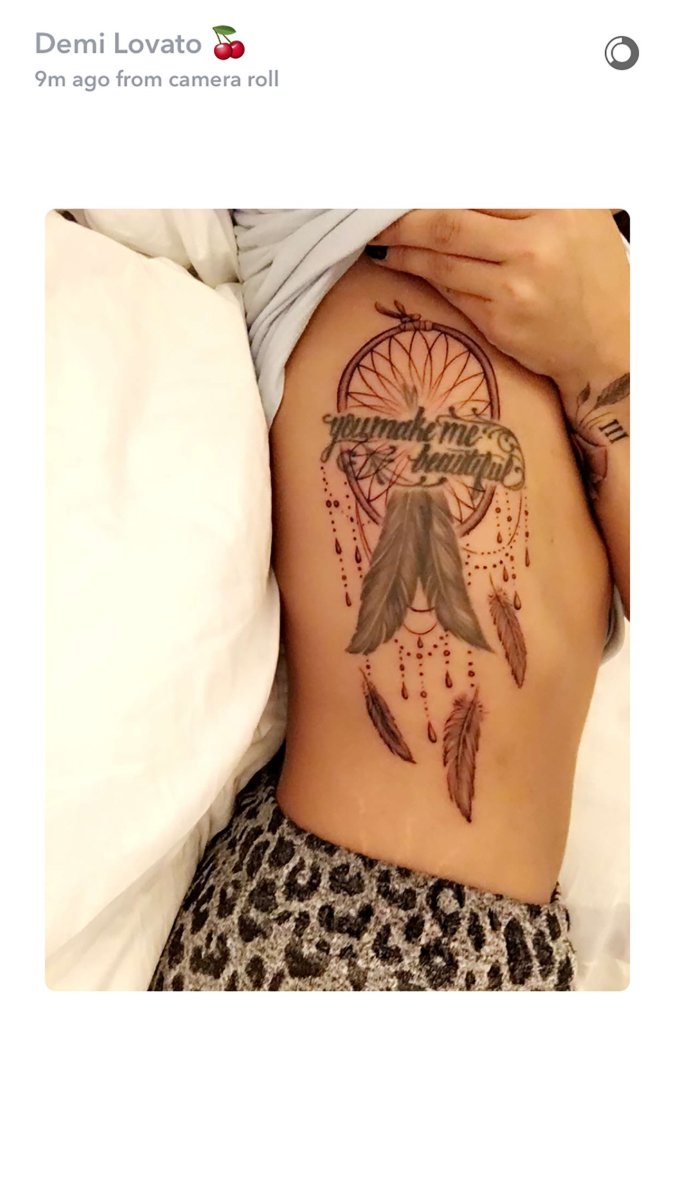 tetování hrudního koše demi lovato dreamcatcher
