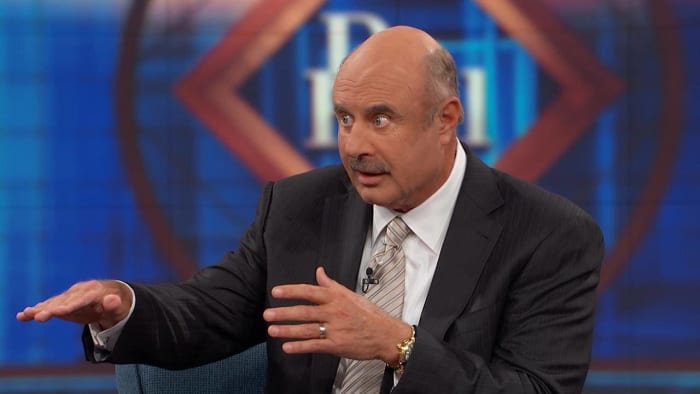 Seit 2002 moderiert Phil McGraw die Talkshow Dr. Phil. In der Show bietet McGraw seine Expertise als klinischer und forensischer Psychologe zu Themen wie dysfunktionalen Familienbeziehungen, verirrten Kindern, rebellischen Teenagern und mehr an.