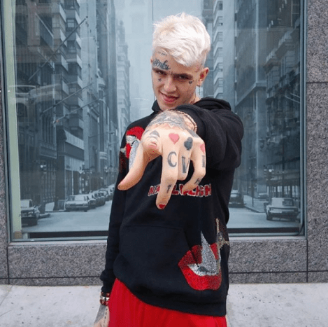 Foto via @lilpeepAllerdings wurden sowohl Peeps Tour als auch sein Leben unterbrochen, als er am 17. November in Tuscon, AZ, tot aufgefunden wurde.