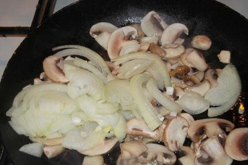ragoût de champignons aux oignons