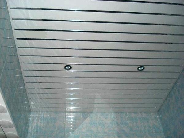 panneaux de plafond en bandes métalliques