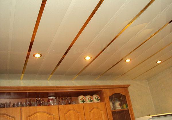 panneaux de plafond dans la conception de la maison