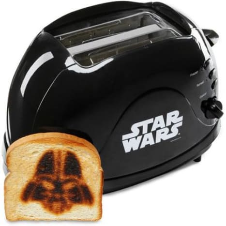 Foto: Movoto.Ob Sie Ihren Toast hell oder auf der dunklen Seite mögen, dieser Toaster ist definitiv etwas, das in die Küche eines jeden Star Wars-Fans gehören sollte.