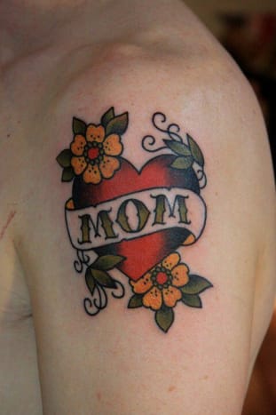 Ohne Zweifel ist das Mutterherz eines der zeitlosesten und traditionellsten Tattoos im westlichen Tätowieren.