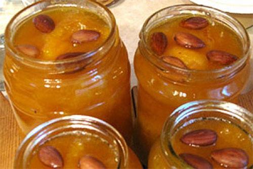 confiture de quartiers d'abricots avec graines