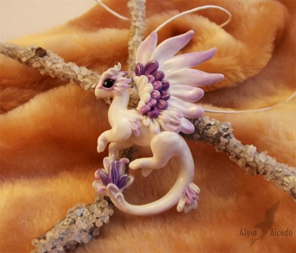 Candy Sugar Blueberry Dragon Halskette von Alvia Alcedo