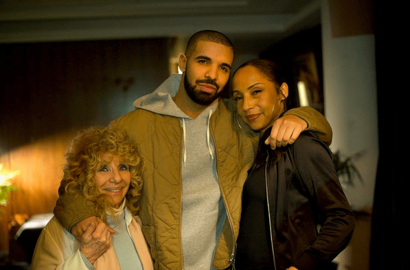 Foto přes Instagram Drake se setkává se svým anglickým idolem zpěvu - Sade!