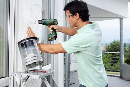 perceuse tournevis au travail