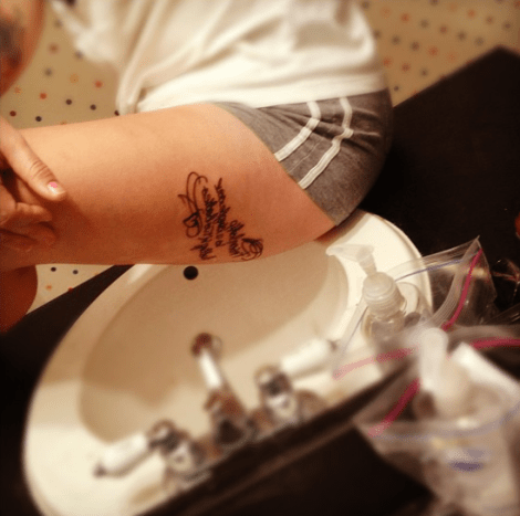 čištění nového tetování