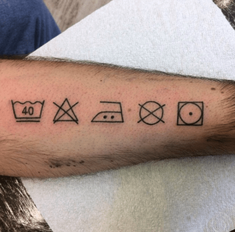 tetování symbolů péče o prádlo