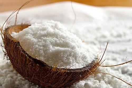 flocons de noix de coco blancs comme neige