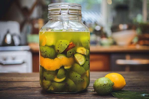 nueces verdes con limón y miel