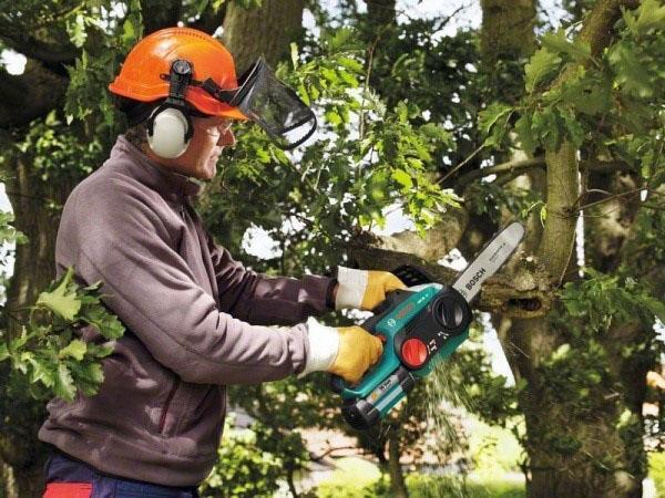 travailler dans le jardin