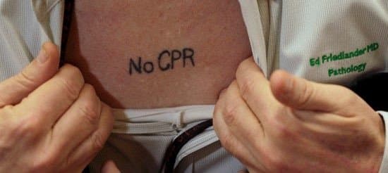 Foto prostřednictvím reddit Lékařský etik Dr. Arthur Caplan, Ph.D., řekl, že tetování DNR není z právního hlediska závazné.