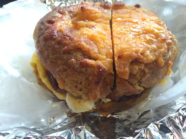 Der Speck-Ei-Käse-Bagel.