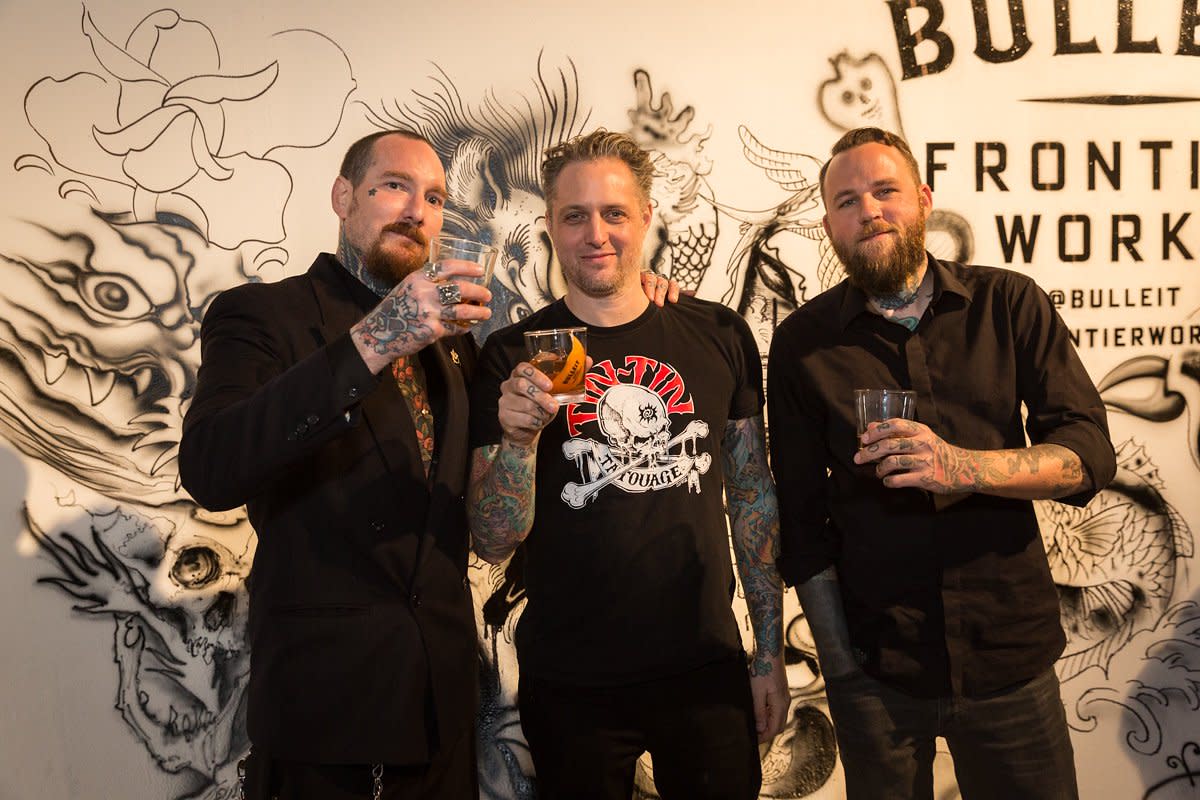 (Umělci Brandon Notch, Shawn Barber a Dave Horn. Foto: Elizabeth Dixon jménem Bulleit Frontier Whisky)