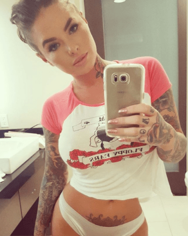 Christy Mack Selfie-Neigung