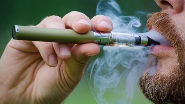 5. května byla 38letému muži v Petrohradě nalezena hořící ložnice v domě jeho rodiny. Po pitvě bylo zjištěno, že explodující vape pero způsobilo jeho smrt.