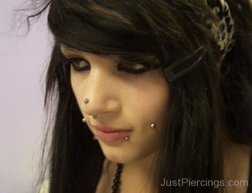 الصورة عن طريق justpiercing التماثل مع جميع ثقوبها الأخرى.