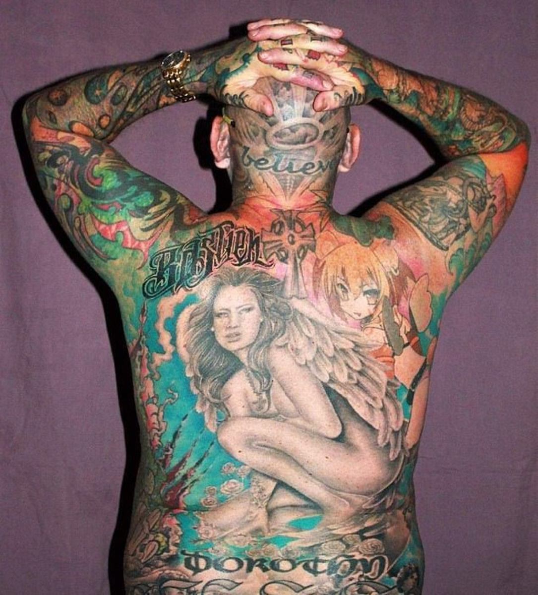 Vater-von-zwei gibt $90.000 aus, um seinen ganzen Körper mit Tattoos zu bedecken, Brett Cross, 99 Prozent seines Körpers mit Tattoos zu bedecken, George Siatos, Palm-Tattoos, Namens-Tattoos, Tattoo-Bedauern, Australien-Tattoos, Daily Mail Australia, INKED