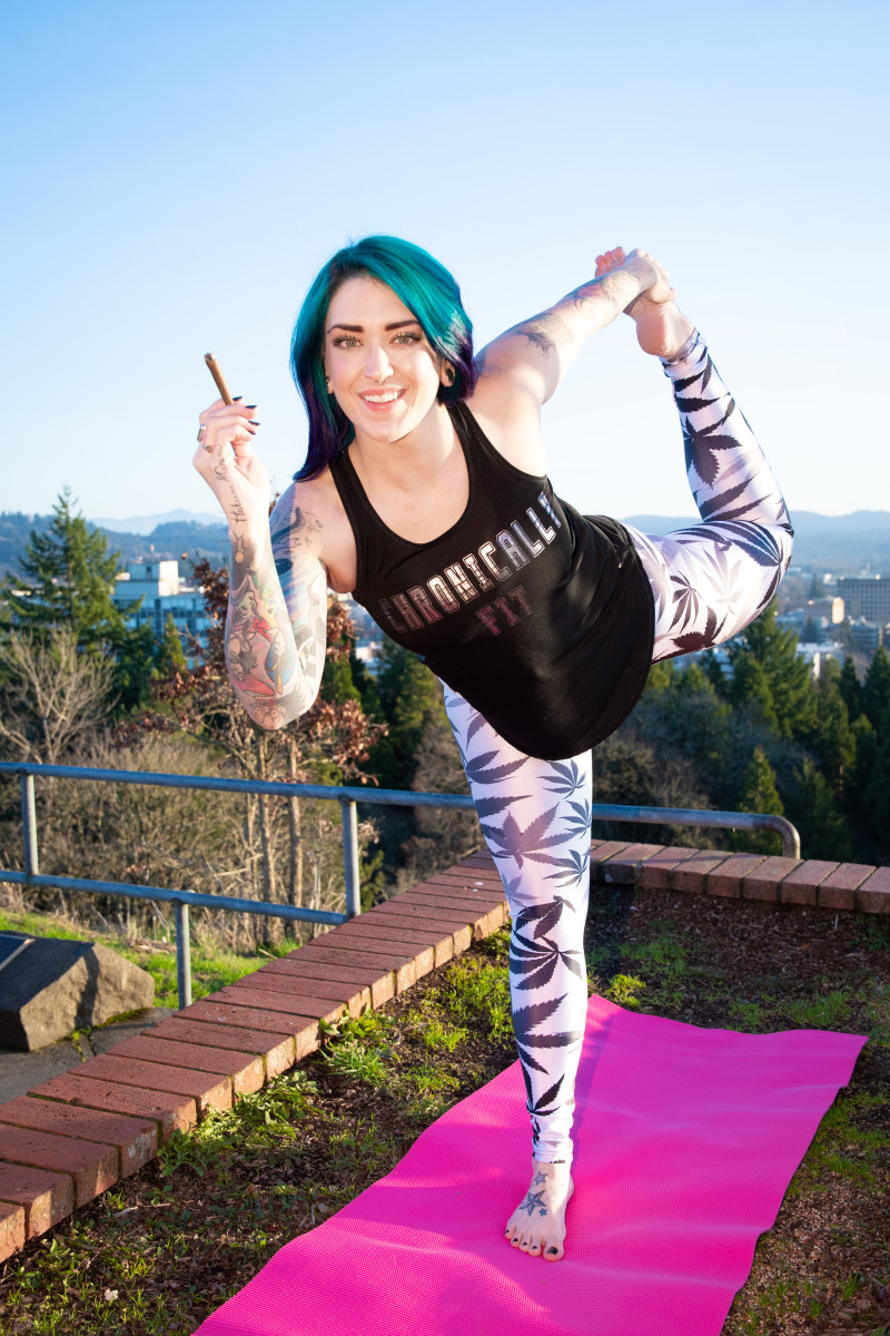 Fit Cannabis Girl, Fit Cannabis Girl Blog, Break The Stigma Fitness, Ehlers-Danlos-Syndrom, Kampf gegen ein Leben voller Schmerzen, Jennessa Lea, Jennessa Lea Minnesota, Fox News, Opiatsucht, Austausch von Opioiden gegen Cannabis, Fitness und Cannabis, Cannabis-Gymnastik, Cannabis-Workouts, 420 Fitness, Fotografie von Daryle Adams, Daryle Adams, INKED