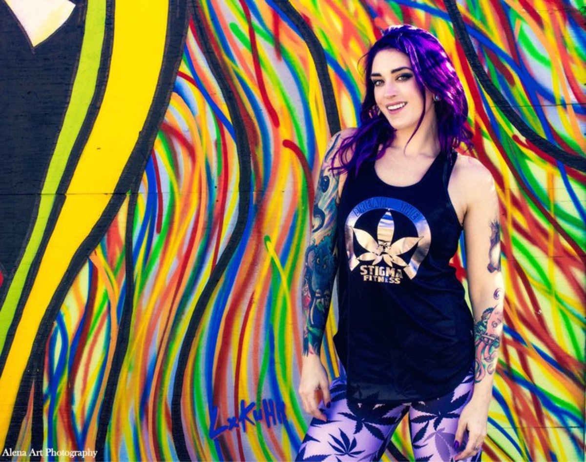 Fit Cannabis Girl, Fit Cannabis Girl Blog, Break The Stigma Fitness, Ehlers-Danlos-Syndrom, Kampf gegen ein Leben voller Schmerzen, Jennessa Lea, Jennessa Lea Minnesota, Fox News, Opiatsucht, Opioide gegen Cannabis tauschen, Fitness und Cannabis, Cannabis-Gymnastik, Cannabis-Workouts, 420 Fitness, Fotografie von Daryle Adams, Daryle Adams, INKED