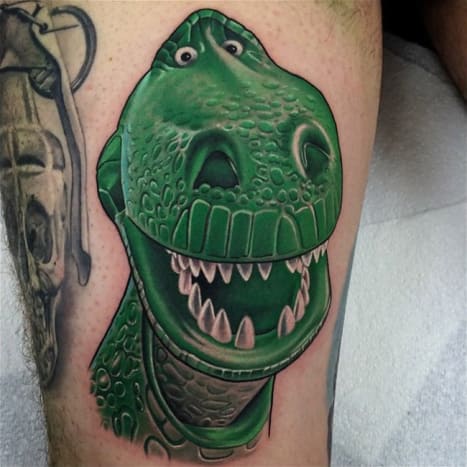 إذا كنت تستمتع بهذا المعرض ، فستحب معرضنا الخاص بـ Pixar Tattoos ، بما في ذلك هذا المعرض من Toy Story بواسطة Pete the Thief.