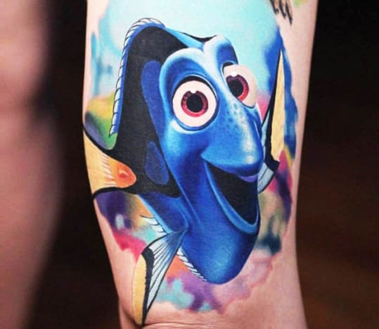 Při pohledu na toto tetování od Luky Lajoie můžete prakticky slyšet veselé povídání Dory, že?