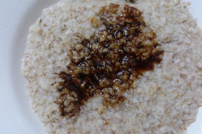 avena con almíbar de dátiles