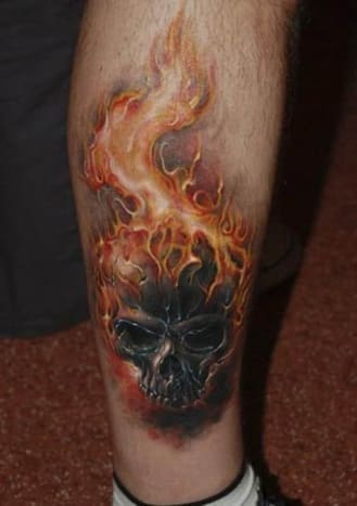 Ein erschreckend realistisches Tattoo von Sergey GAS.