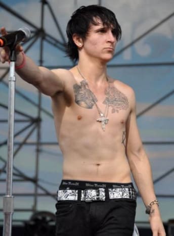 Mitchel Musso Miley Cyrus' entzückend unbeholfener bester Freund in Hannah Montana, Mitchel Musso erzählte 2009 einen großen Schritt, um der Welt zu erzählen, dass er mit Disney fertig war. Er überraschte die Fans mit einem großen Bruststück, das seiner Mutter gewidmet war. Er hat seit Hannah Montana noch keinen großen Durchbruch, bleibt aber weiterhin im Geschäft, spielt und macht Musik.
