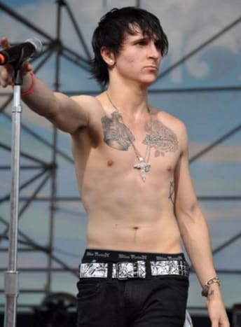 Mitchel Musso Miley Cyrus je rozkošně nešikovná nejlepší kamarádka na Hannah Montana, Mitchel Musso řekl v roce 2009 velký krok k tomu, aby řekl světu, že skončil s Disney. Fanoušky překvapil velkým kusem hrudníku věnovaným jeho matce. Od Hannah Montany má ještě velkou pauzu, ale nadále se věnuje podnikání, herectví a muzice.