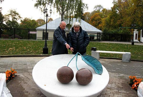 monument aux cerises