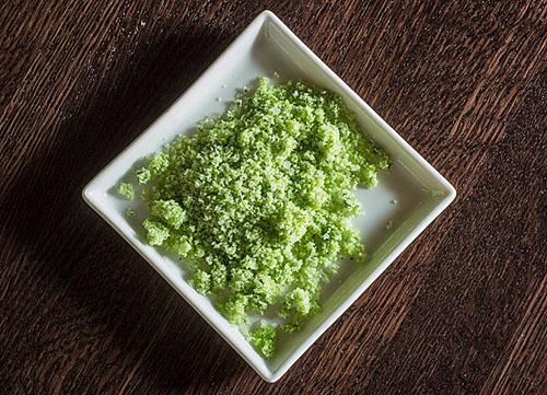 Menta limón con azúcar