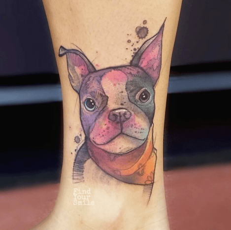 Když má pes kapesník, víte, že to myslí vážně. Tetování: Russell Van Schaick