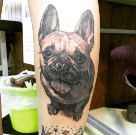 عندما يبحث Frenchie الخاص بك عن علاج. الوشم عبر yuxxbitch