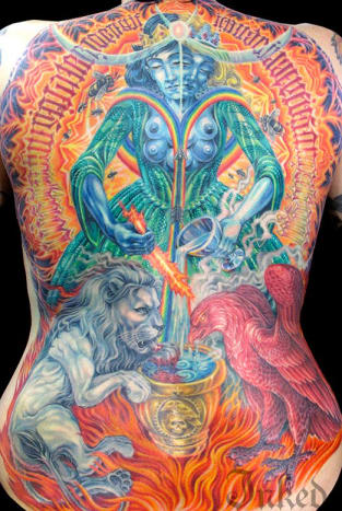 V tomto čísle najdete dalších 8 příkladů barevných tetování Jamese Kerna.