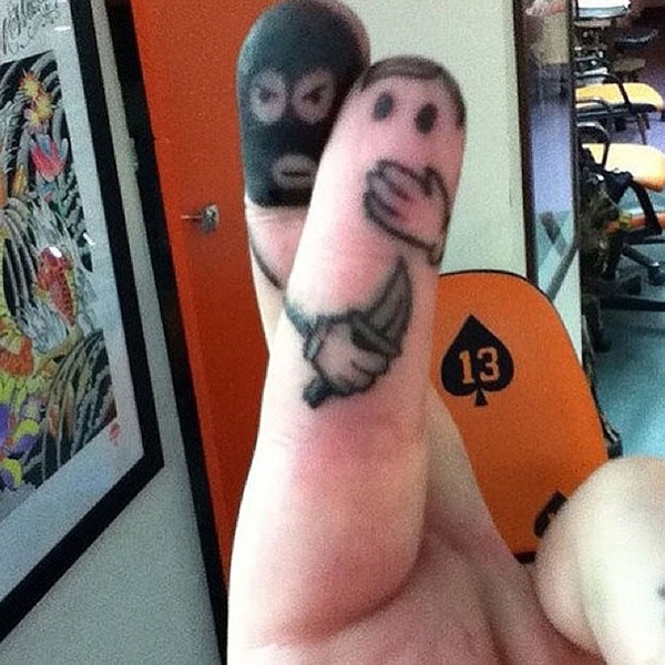 vtipné tetování prstem