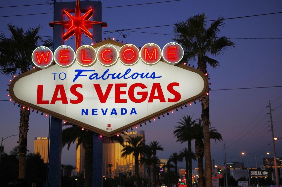 1600 بكسل Las_Vegas_Sign_Nightly