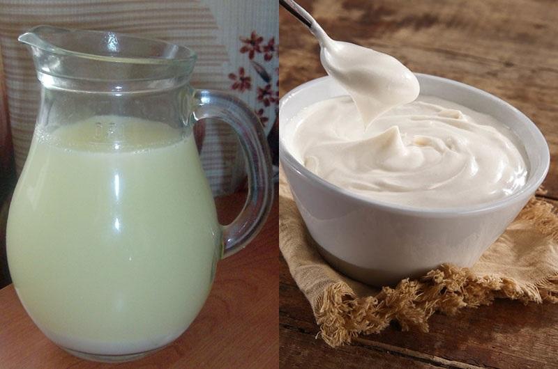 mélanger le lactosérum avec de la crème sure