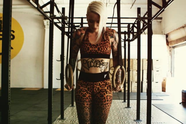 Foto: Mit freundlicher Genehmigung von Vany ViciousDas Leoparden-Outfit passt zu Vanys Persönlichkeit. Sie kleidet sich nur in Animal-Prints. Wenn sie nicht nackt ist. Und dieses Bauchstück ist Hardcore.