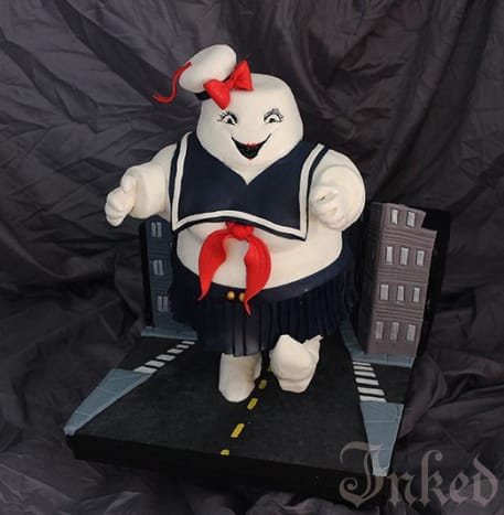 Stay-Puft Marshmallow Miss by Heather ShermanArt2Eat Cakes @ art2eatcakes على Instagram و Twitter و Pinterest Tribute لفيلم Ghostbusters الجديد في يونيو 2016 ، Stay-Puft Marshmallow كملكة جمال.