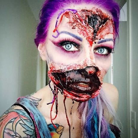 Foto prostřednictvím Instagramu Odtržené maso s realistickým tmavým, krvavým pod tkání. Eeeek!
