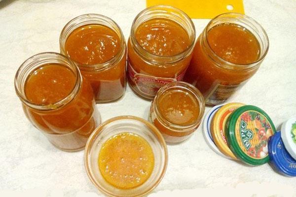 confiture d'abricots aux amandes