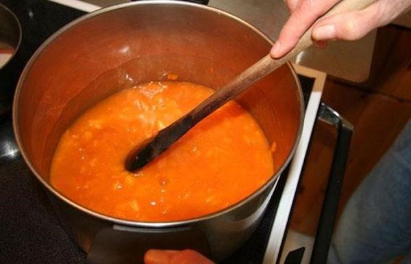 faire bouillir des abricots hachés
