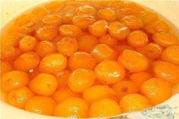 faire bouillir les abricots au sirop