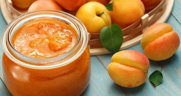 confiture d'abricots pour l'hiver