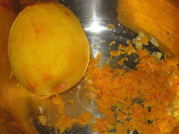 frotar la ralladura de una naranja